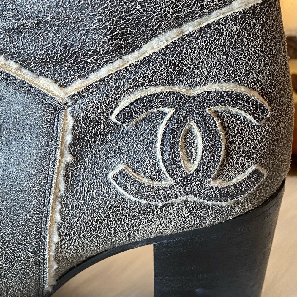 Rare Distressed Grey Sheepskin/Shearling Leather Chanel CC Boots - Size 39 - Picture 2 of 14